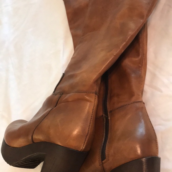 Boots - Picture 4 of 6